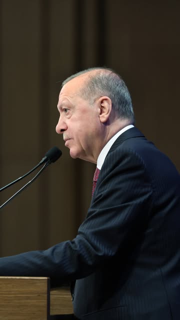 Milletin emanetine, yoksulun ekmeğine; yolda kalmışın, garibin, mazlumun umuduna kim musallat olursa AK Parti de ona musallat olur. Bu hep böyle olmuştur, hiç merak etmeyin, şimdi de yarın da böyle olacaktır.