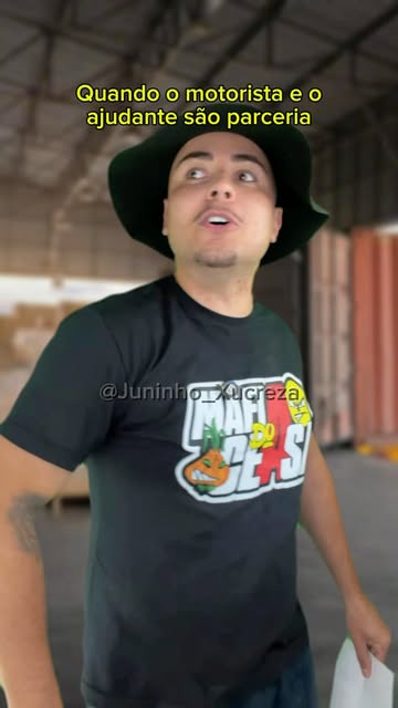 Quando o motorista e o ajudante são parceiros . . . . . #motorista #clt #trabalho #humor #comedia