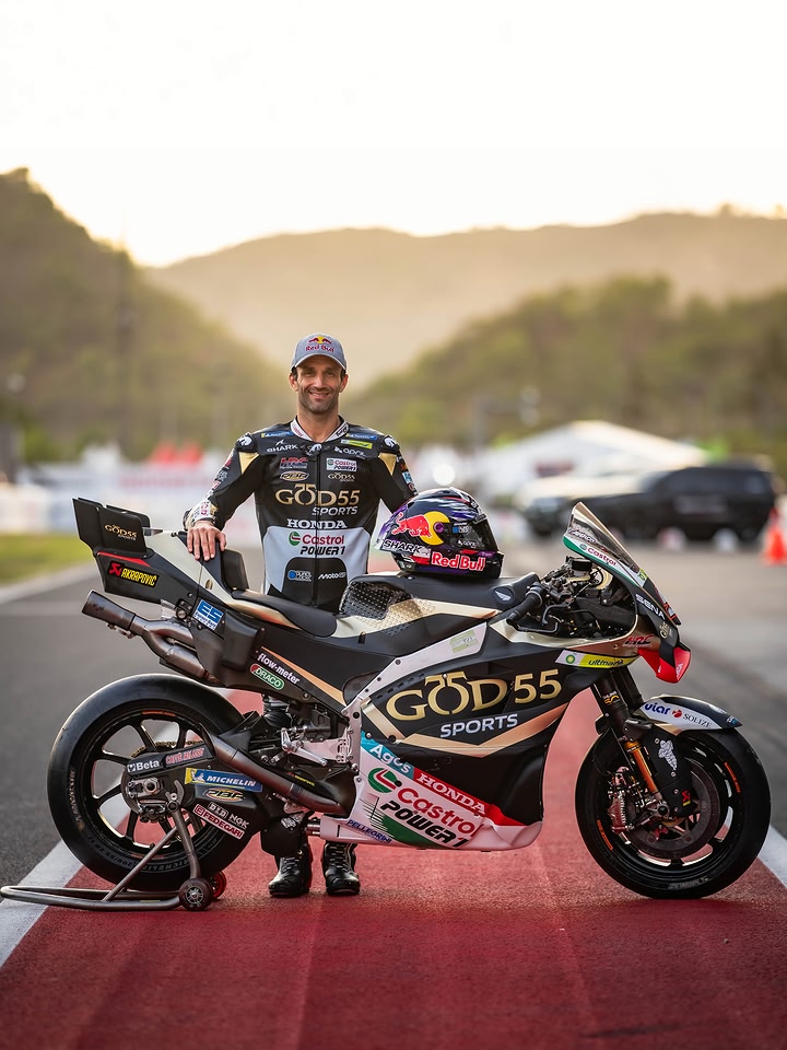 Black & gold for the #IndonesianGP 🇮🇩 🖤💛 A special livery, and a first for @johannzarco ✨ #LCR #MotoGP #JohannZarco