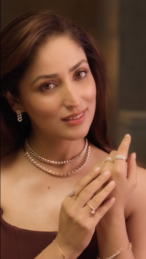 My @CaratLane jewellery has so much to say. 18 years of celebrations, achievements, milestones — it’s been there, holding every precious moment. And now, as CaratLane turns 18, it’s speaking up: here’s to the beautifu…