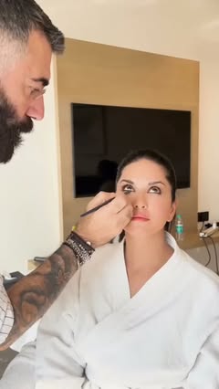 Because the best reviews come from the people who actually use the product. From the feel of the brushes to how they perform on the skin — hear it straight from a pro who uses them to create the glam.✨ . #makeupbrush …
