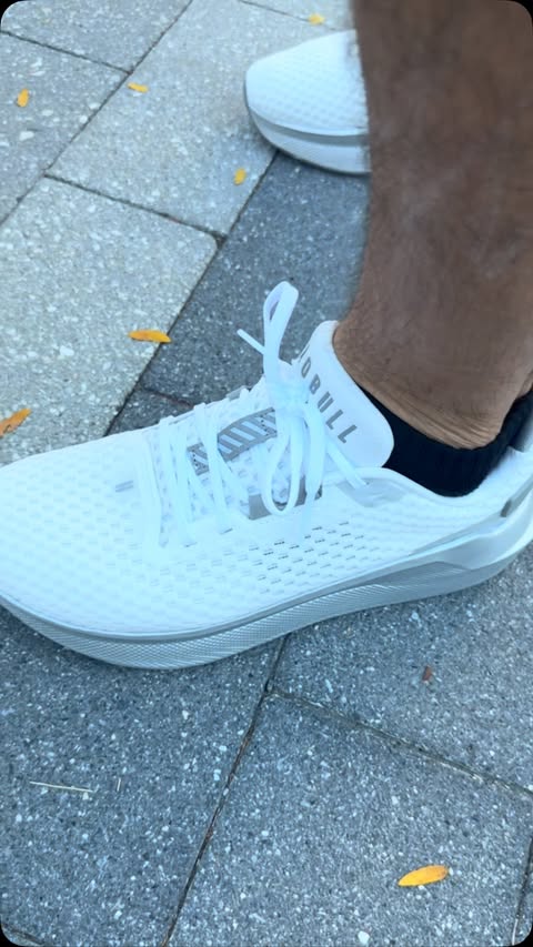 5k warmup alongside the @stanleycup with @nobull in my brand new Journey 2s. Great way to kick off @chicletscup weekend.