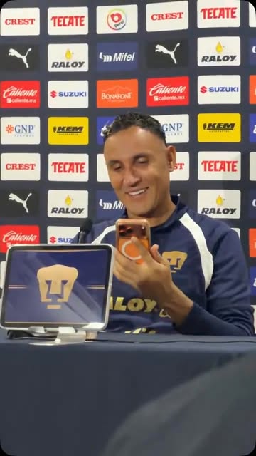 🚨La esposa de Keylor lo llamó en plena conferencia y Navas…
