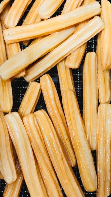 I nostri Churros 💫 Sweet side of Kebhouze Con Nutella servita a parte! 🤎