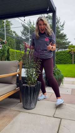 I’ve seen SO many AI videos of people turning an old towel into a gorgeous cement planter and thought… how hard can it be?! So obviously, I had to give it a go. It turns out it’s actually not that difficult... soak an…
