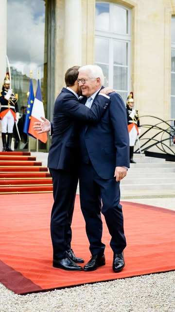 „Unsere beiden Länder sind nur zusammen denkbar. Die tiefe Freundschaft zwischen Frankreich und Deutschland ist von existenzieller Bedeutung für ganz Europa.“ Danke für die Einladung, lieber @emmanuelmacron! @elysee @…