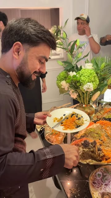 What hosts @rashid.khan19 & Layloma Bhabhi are! ❤️ We had the most incredible Afghan feast. Every dish had its own unique flavour, but what made it even more special was the love and warmth that went into everything. …