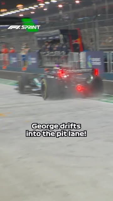 Taking Sprint P2 with style in Singapore, @georgerussell63 😮‍💨 #F1 #Formula1 #F1Sprint #SingaporeGP @mercedesamgf1