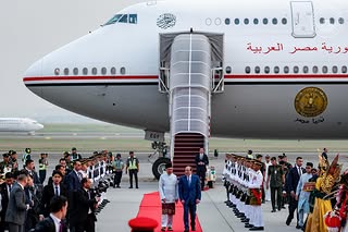 Selamat datang ke Malaysia, Presiden El-Sisi! Usai pembentangan Belanjawan MADANI Kelima, saya terus ke Kompleks Bunga Raya, KLIA bagi menyambut ketibaan Presiden Republik Arab Mesir, Abdel Fattah El-Sisi, yang mengad…