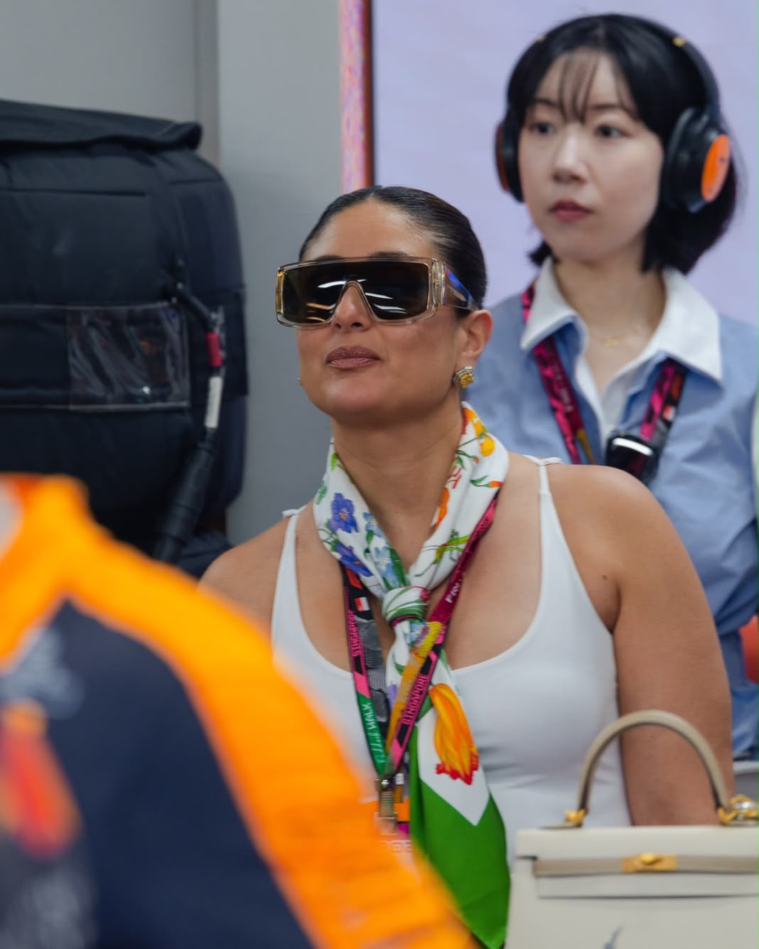 The newest member of the Papaya Family @kareenakapoorkhan 🧡⁣ ⁣ #McLarenF1 @Android