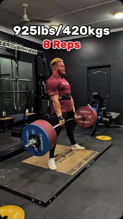 Pretty sure this is a 22lb/10kg PR🤔 I’m technically still in my off season so to be hitting such big PRs without being peaked in any sort of way is a sign of great baseline strength progress👌🏼🔥 Shoes @notorious_li…