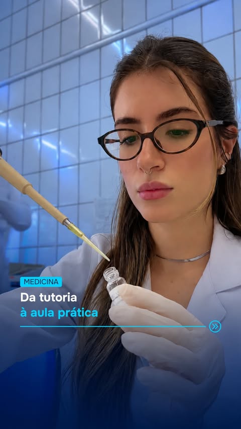 Se você passasse um dia acompanhando uma aluna de Medicina, seria mais ou menos assim: tutoria, aula teórica, prática e uma rotina que muda bastante ao longo do dia. 🩺 A @maggi.arodasi levou a gente junto para mostra…