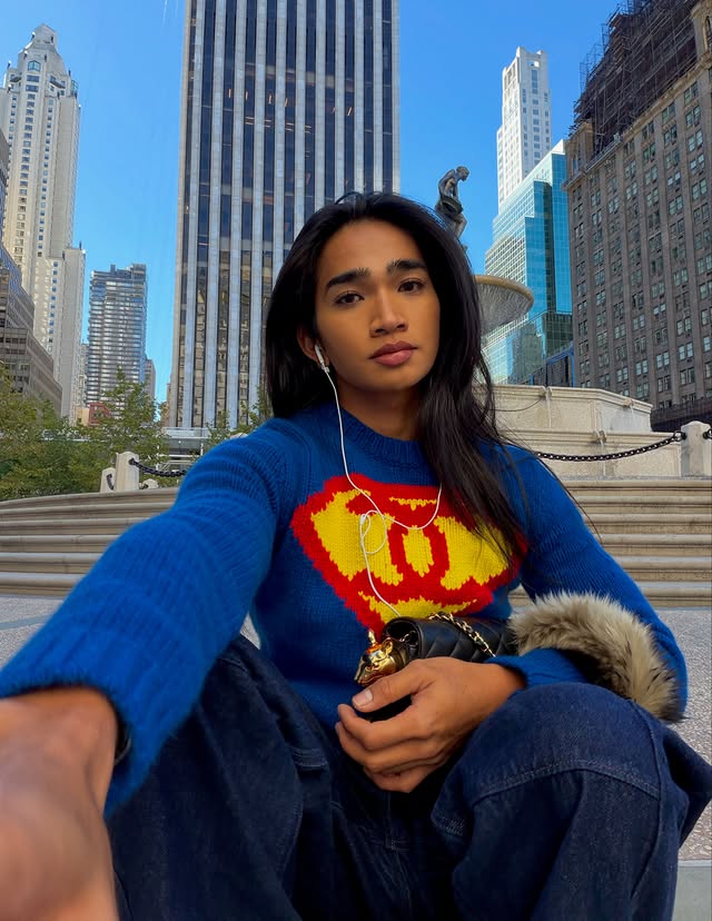 Guys can you guess where I’m at ? 🤪 no cheating 🫣 first one to get it right gets a kiss 😘 hint: 🗽🍎🏙️🚕
