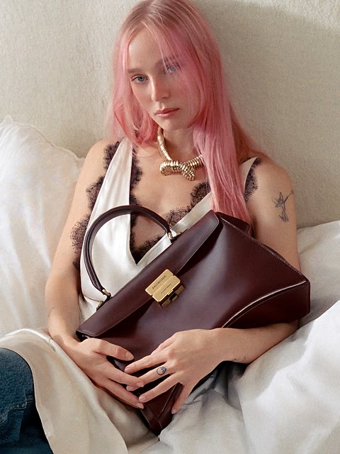 Hourglass Avenue Bag Featuring Maddi Waterhouse and Blanca Soler. Discover the Hourglass Avenue Bag by Pierpaolo Piccioli in stores and on balenciaga.com