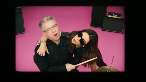 Lieber Frank, wenn du so tanzen könntest wie ich, würde ich mit dir so ein Video aufnehmen. Aber bis dahin wünsche ich dir mit unseren digitalen Avataren: Happy Birthday 🥳🎁 und schenke dir einen Tanzkurs mit deiner …