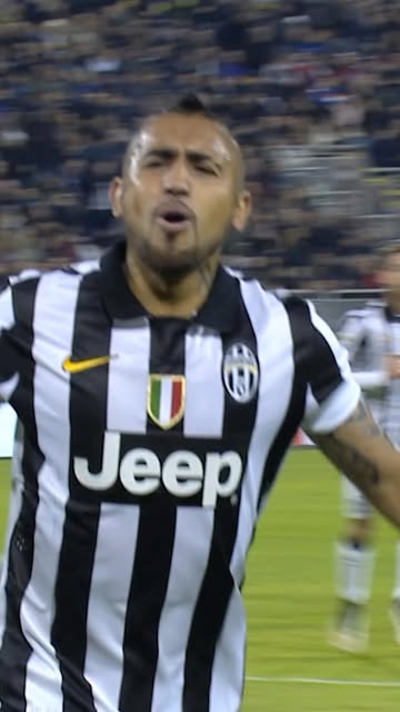 Arturo Vidal take a bow 🏹🎯 #CagliariJuventus