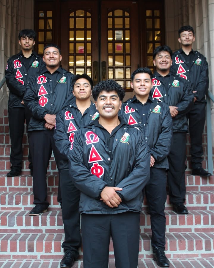 As a child, Alexander Vicuña Perez’s mornings were spent with his mother preparing food for the morning rush at the local gas station. Today, he’s a business major, mentor and campus leader at the University of Washin…