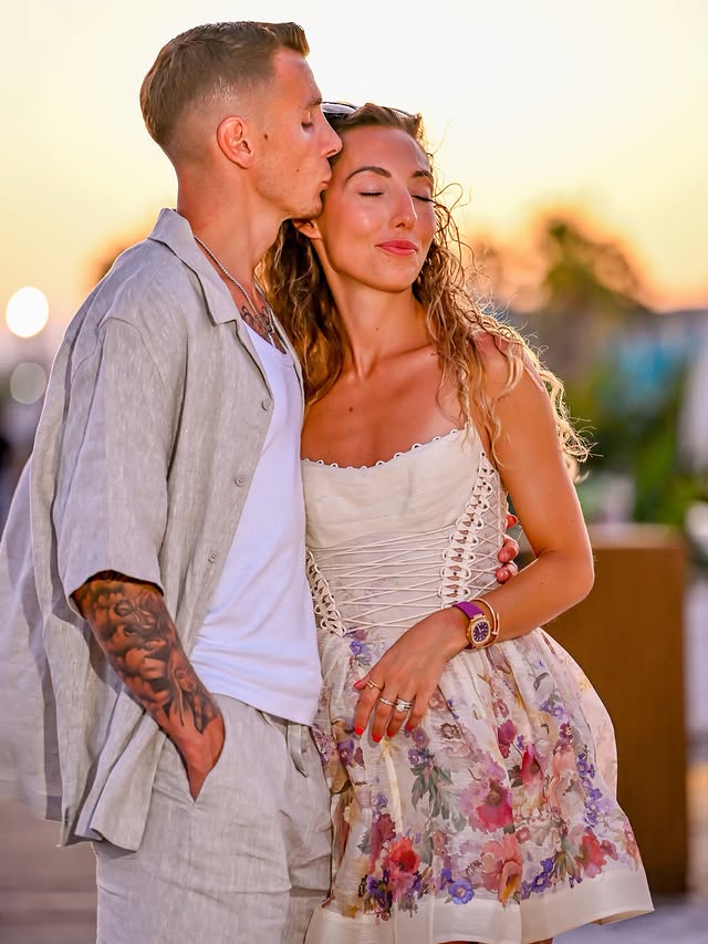 17 ans ensemble, plus de la moitié de notre vie partagée et construite ensemble… ❤️ Rien à dire de plus, à part que c’est juste magique de t’avoir à mes côtés. ✨ Hâte de voir ce que l’avenir nous réserve… Je t’aime ❤️