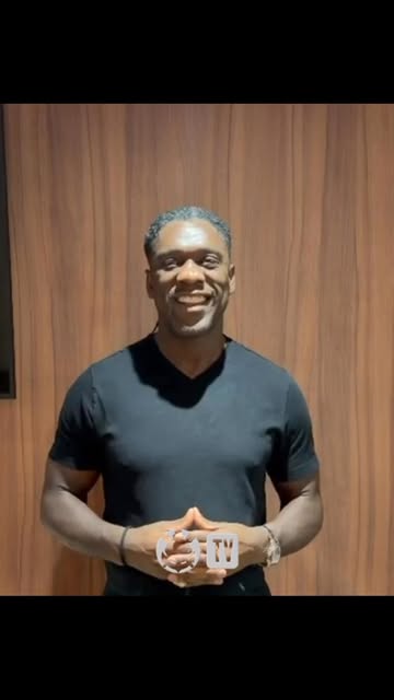 Fala, Seedorf! 🗣️🎙️ Nosso novo professor falou pela primeira vez como treinador do Corinthians e ressaltou a importância do apoio da Fiel nos próximos desafios! 🏴🏳️ Seja bem-vindo, Seedorf! 🖤🤍 #BemVindoClarenceS…