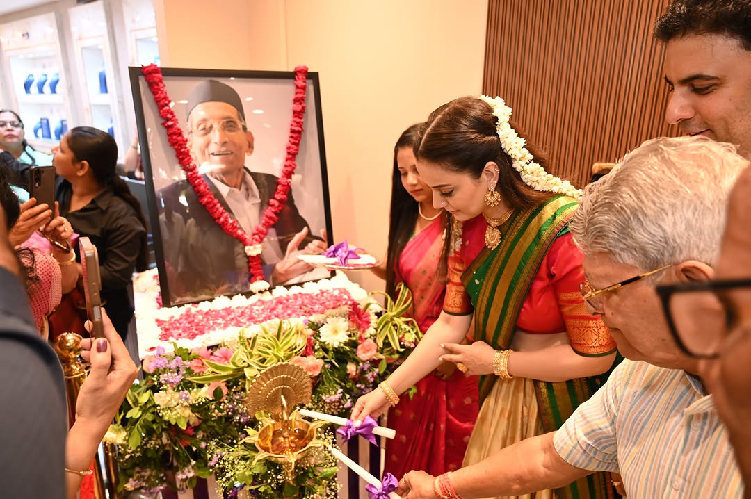 A New Chapter in a Golden Legacy. ✨ Marking its first-ever presence in Ayodhya, PNG Jewellers celebrates the opening of its 81st store in the sacred city of Ayodhya, graced by the presence of Kangana Ranaut. As a lega…