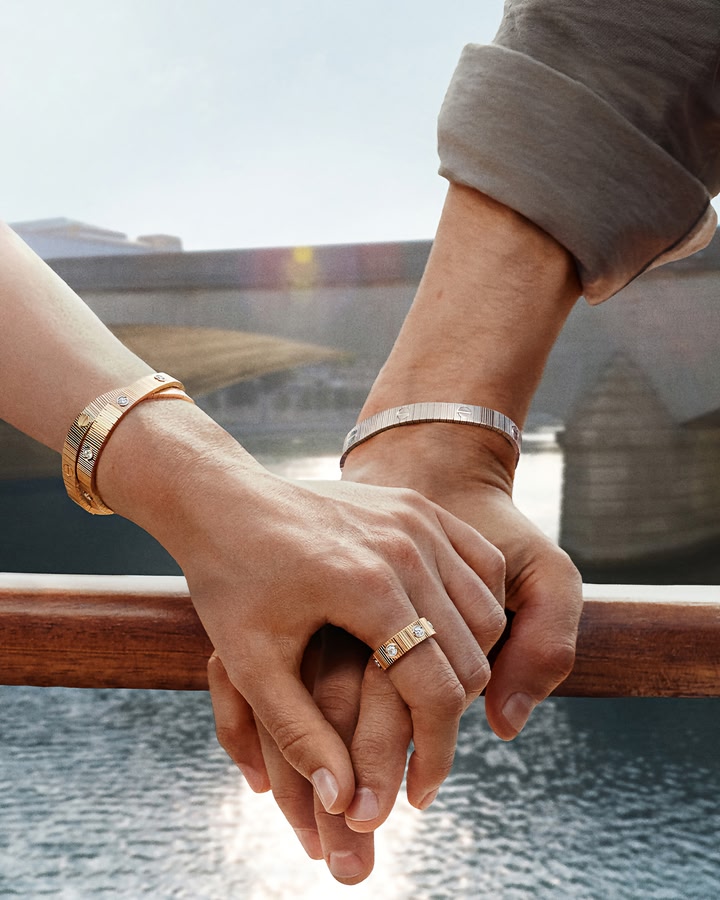 A love story without limits: the LOVE Unlimited diamond bracelet can be attached to other bracelets from the collection thanks to its invisible clasp. Whether worn as a pair or in endless combinations, it acts as a bo…