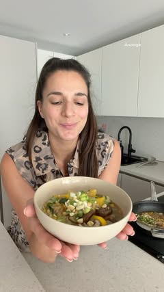Anzeige | Willkommen zu einer neuen Folge von: „Ich weiß noch nicht, was es wird, aber ich hab Hunger!“ 😂❤️ Und genau so ist diese schnelle Asia-Pfanne entstanden. Perfekt für Tage, an denen das Mittagessen unkompliz…