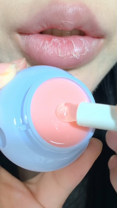 No more peely lips! ✨ Keep your lips nourished and fingers clean using our Jelly Refresh Pocket Lip Mask in an oh-so-cute packaging with its own silicone brush 😍 Shop yours now at SHEGLAM.com 💻🏃‍♀️ Featuring: SHEGL…