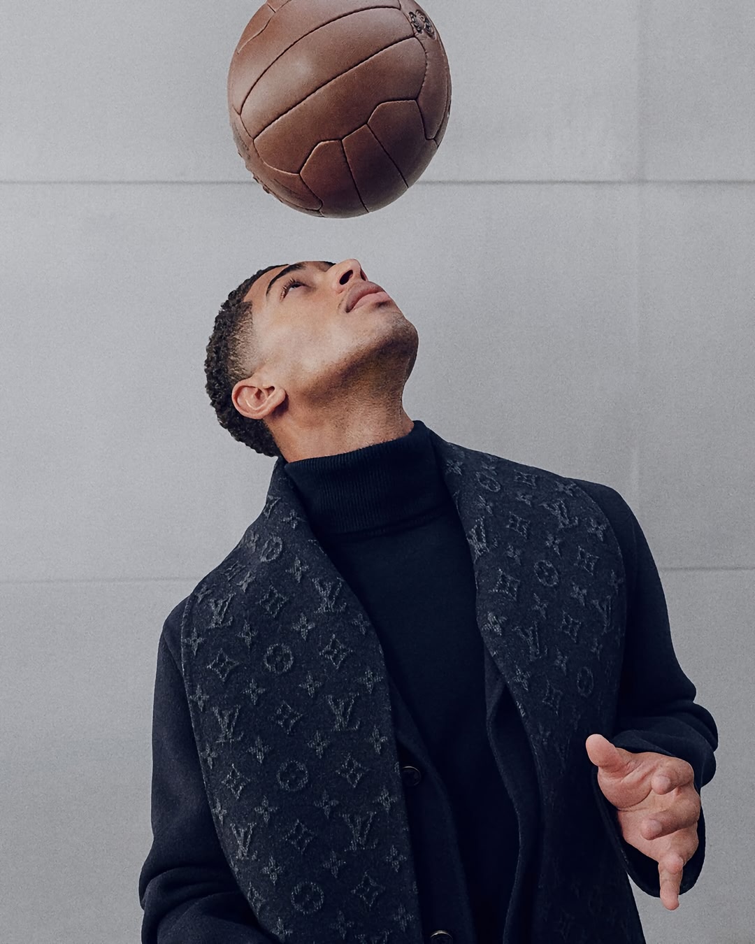 Precision in every gesture. Louis Vuitton’s tailoring savoir-faire lends a refined presence to Real Madrid’s football players through exacting cuts and personalized finishes, shaping a wardrobe inspired by the Louis V…