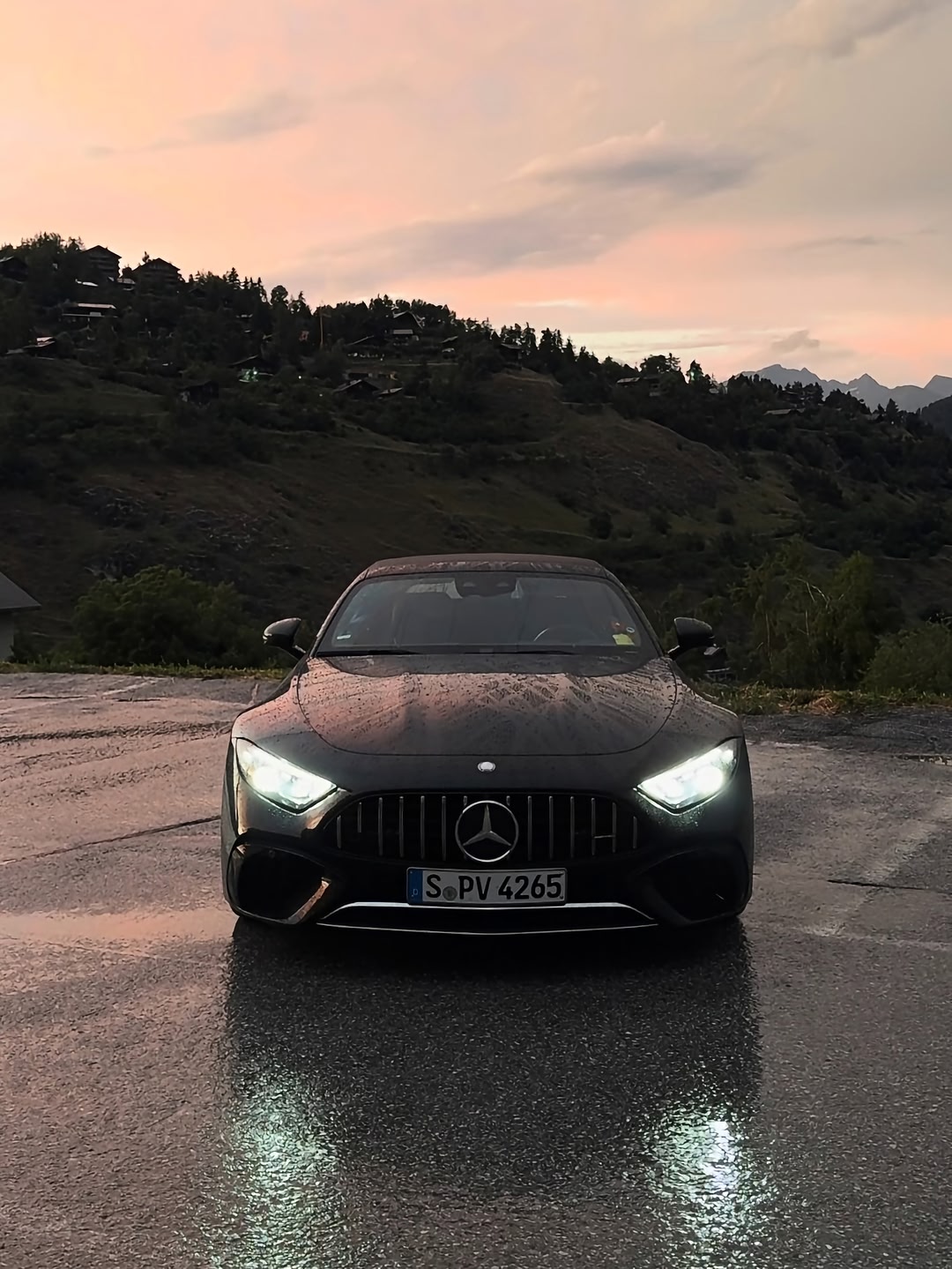 Some details are worth getting lost in. 📷 @georgecolbeanu for #MBcreator [Mercedes-AMG SL 63 4MATIC+ | Energieverbrauch kombiniert: 13,4‒13,0 l/100 km | CO₂-Emissionen kombiniert: 306‒296 g/km | CO₂-Klasse: G]