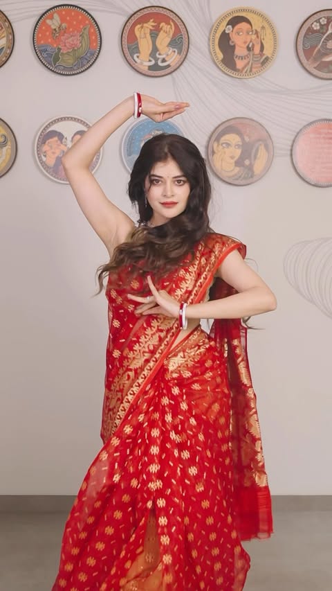 Contest Alert! 🚨 When the Pujo glam inspo hits, you don’t just watch... you recreate! ✨ Stumbled upon the @caratlane Pujo film and just couldn’t resist transforming into this stunning festive look! Now it’s YOUR turn…