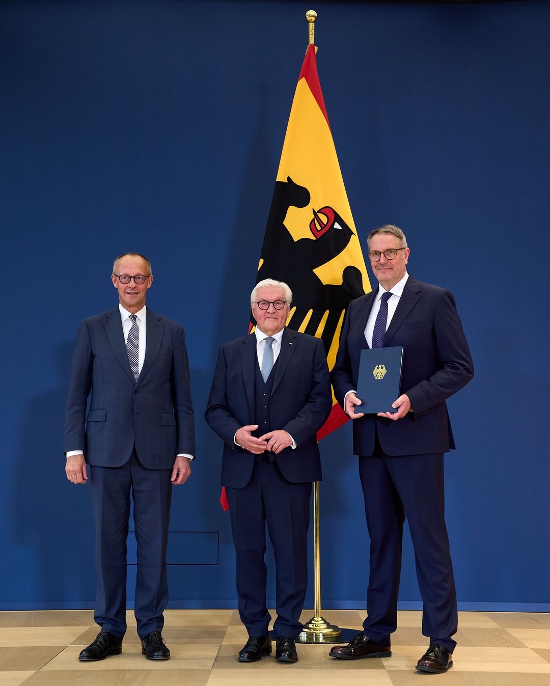 "Es geht um viel! Unser Land braucht eine Regierung, die zusammenhält und anpackt." Bundespräsident Steinmeier hat heute Herrn Alexander Schweitzer zum neuen Bundesminister für Arbeit und Soziales ernannt. Zuvor hatte…