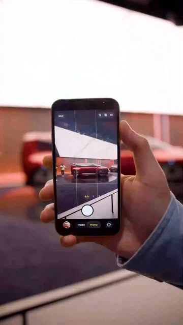 à ce niveau-là ce n’est plus un stand, c’est un tapis rouge. casting 5 étoiles au Mondial de l’Auto à Paris #Renault #mondialdelauto