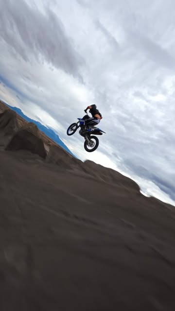 Sent it to the moon! 🚀 🏍️: @crew_kars_ketten 🚁: @brianwoodward_fpv 📍: Swing Arm City @beermoneyracing Shot on @osmo_global Action 6 🎥 #fpv #drone #motocross #osmomotion #osmoaction6