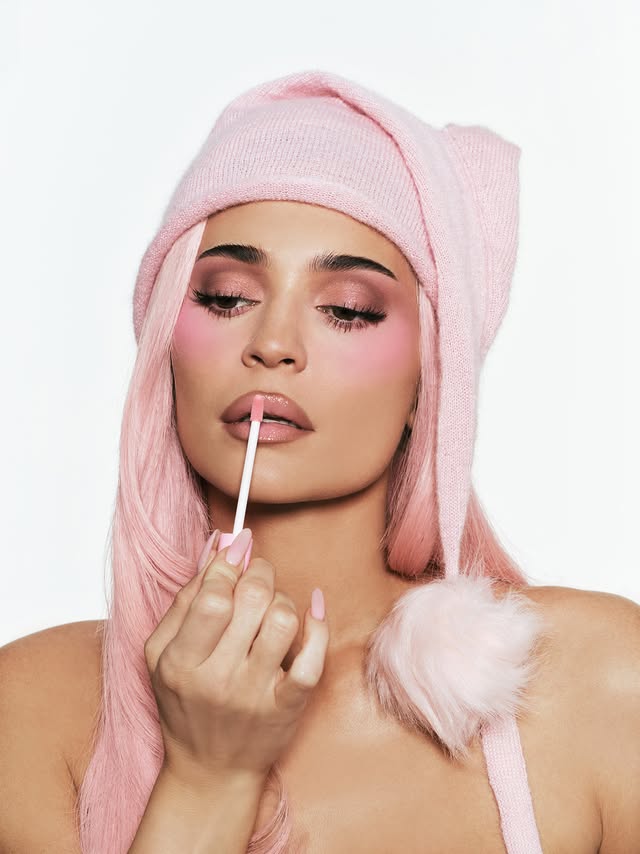 meet our NEW winter kissed holiday collection 🎀 this limited-edition collection inspired by the iconic blush that started it all. four best-selling formulas, reimagined in the signature winter kissed pink 🤍 coming 1…
