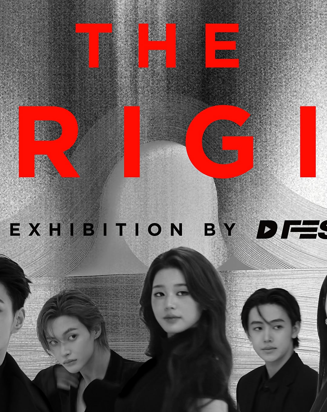 ⠀ [D‘FESTA THE ORIGIN] KANON NO.48 찰나의 순간을 영원한 기록으로- ”지금 이 시대의 K-POP은 어떻게 기억되어야 할까요?“ 서로 다른 속도로 움직이는 48명의 아티스트는 거대한 악보 위를 흐르는 음표처럼 교차합니다. 각자의 걸음은 저마다 다른 리듬을 만들고, 그 리듬은 한 공간 안에서 만나 기념비적인 장면을 완성합니다. G-DRAGON, BTS, Stray…