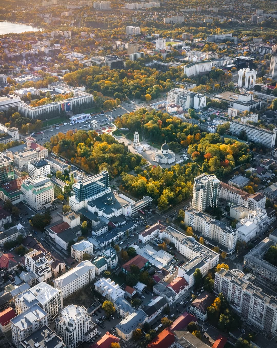 De 590 de ani, municipiul Chișinău adună oameni, povești și generații. Pentru unii, este orașul copilăriei, pentru alții - locul în care au venit să învețe, să muncească și să-și întemeieze o familie. Și pentru mine, …