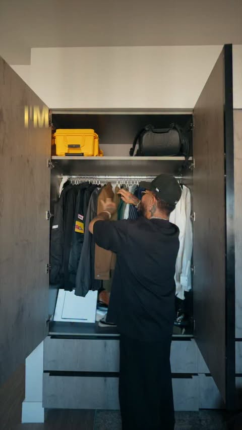 #GooglePartner Turns out I had more outfits than I thought, wardrobe in @googlephotos helped me piece them together.