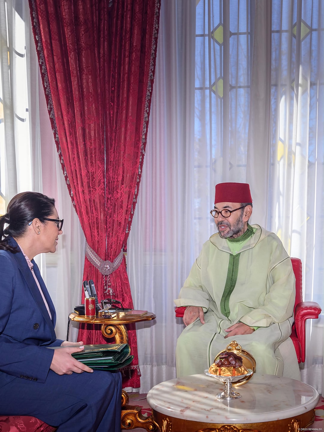 صاحب الجلالة الملك محمد السادس يستقبل بالقصر الملكي بالرباط، السيدة فاطمة الزهراء المنصوري، رئيسة الحكومة المكلفة بتشكيل الحكومة الجديدة في ما يلي رابط النص الكامل لبلاغ الديوان الملكي : https://rs.map.ma/4yF6Azv