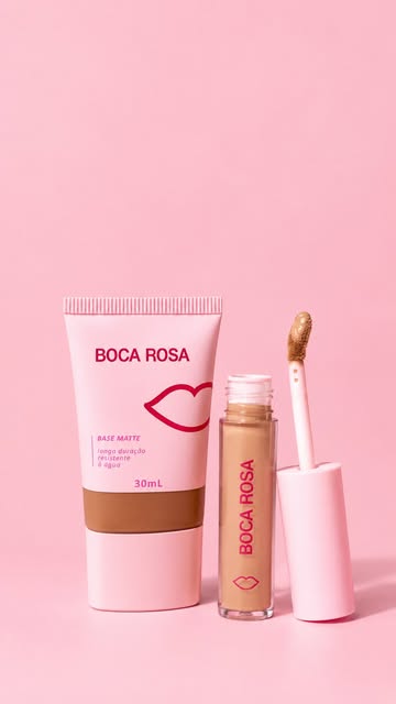 A @amandaoligon ficou CHO-CA-DA com a cobertura da nova Base Líquida Boca Rosa! 😱 Estamos todas apaixonadas por ela! Além da novidade do FPS 30, o efeito matte e a resistência ao suor surpreendem. Tá esperando o que …