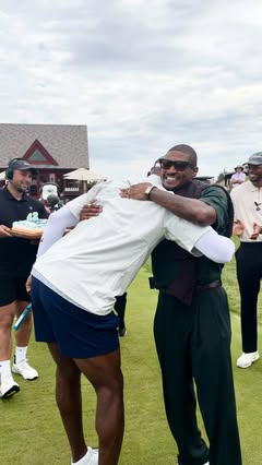 It’s only right we celebrate @usher’s 48th on the course from @kingjames and the @teamlebron crew! 🙌🏾🎂 Happy birthday to a legend and ya’ll going to want to be on the lookout for this one on the channel!! 🫡⛳️👑