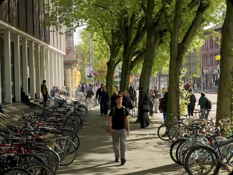 Life in Manchester 📍 For many students, areas like Fallowfield, Withington and Victoria Park are where the city starts to feel like home. They're also home to families, local residents and other students - all sharin…