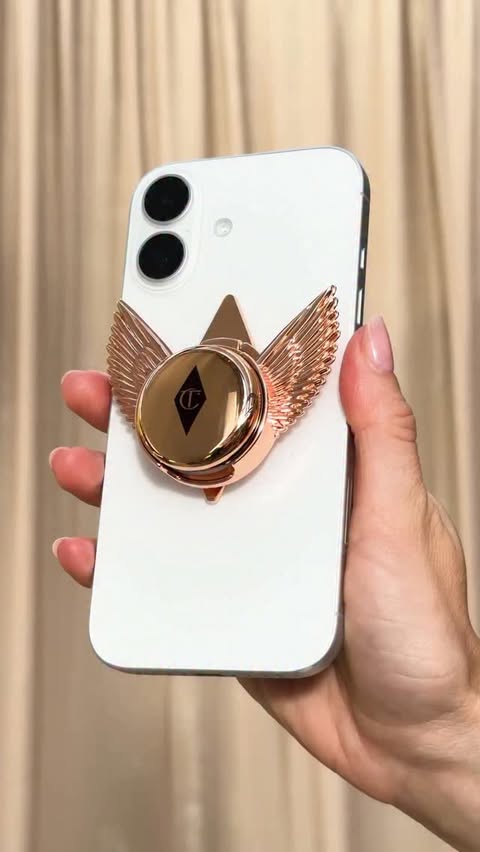 💖 AIRBRUSH MAGIC, ON THE GO! 💖 Darlings, my viral AIRbrush Flawless phone socket is HERE! 😍✨ Even your phone deserves to get AIRbrush Flawless! 😉📱 Shop any AIRbrush icon + reach the qualifying spend to receive yo…
