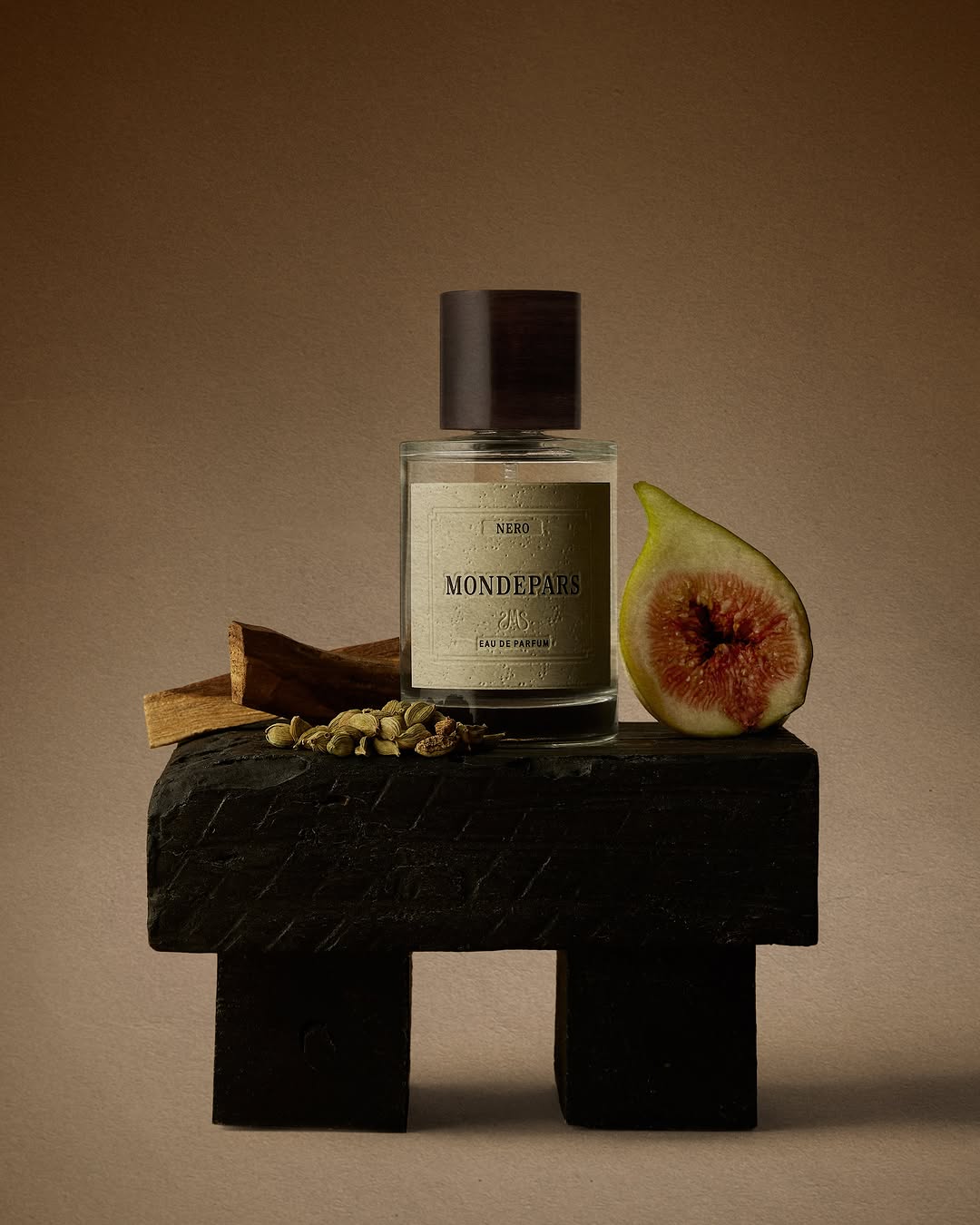 Nero | Eau De Parfum disponível no site e nas lojas.
