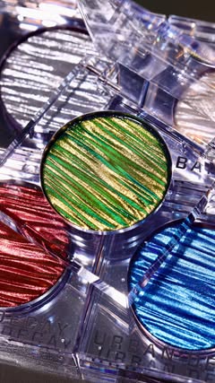 a closer look at the Chrome Melts lineup: hot head - amber red with green gold triple chrome shift zero chill - blue with violet duo chrome shift crash out - green with gold duo chrome shift bit moody - champagne with…