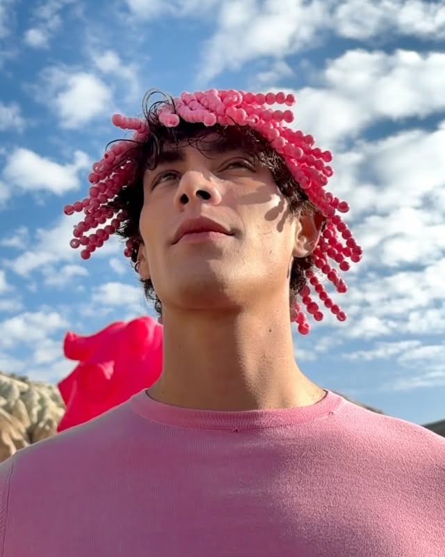 Translating the weightlessness of a hot air balloon into a collection, juxtaposing it with Cappadocia’s history as a crossroads and trading hub on the Silk Road, @lesbenjamins brings their 15-year anniversary collecti…