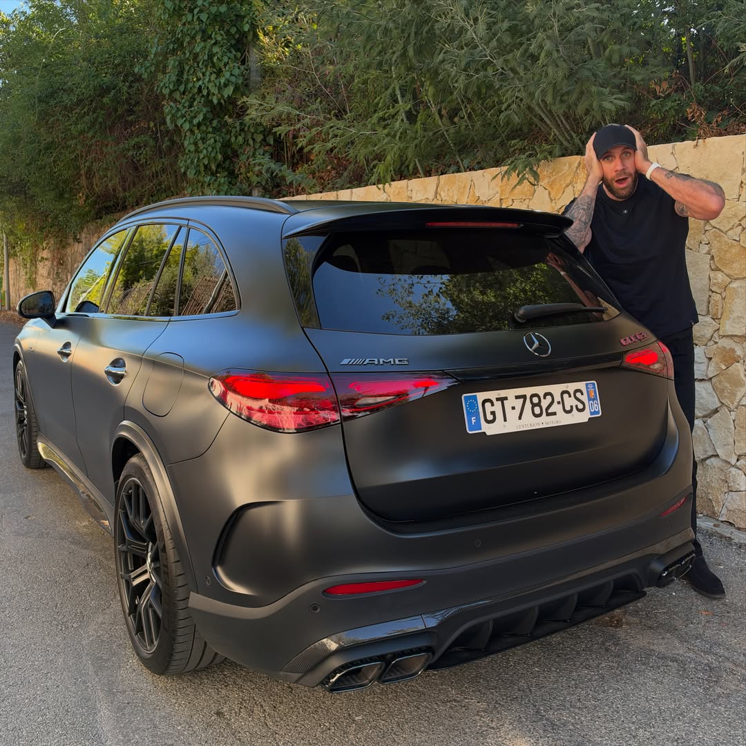 On te fait gagner ce GLC63S gratuitement 🎁 (valeur neuve 190.000€ immatriculée France) Pour participer c’est super simple: like cette photo, follow @celio_benormal @gmk001 , identifie 3 amis en commentaire et partage…