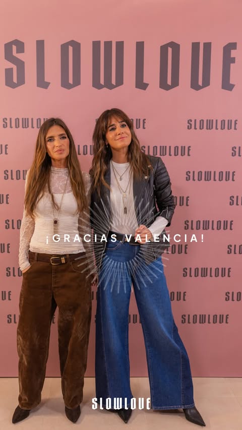 Hay días que se quedan con nosotras 🤍 Ayer vivimos uno de ellos en nuestra nueva tienda Slowlove en Valencia en @ccsaler . Un encuentro muy especial en el que junto a @saracarbonero e @isabeljimenezt5 compartimos tie…