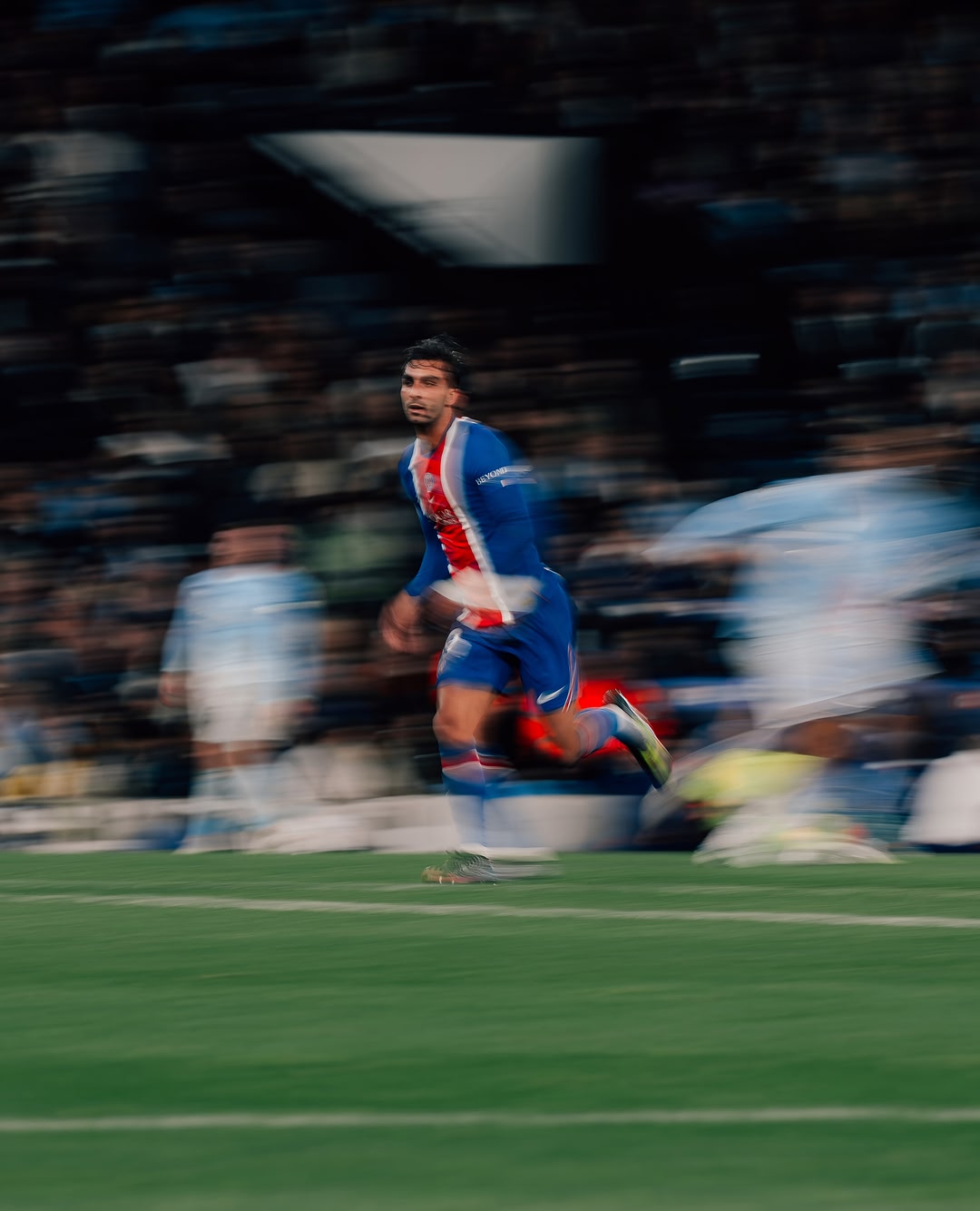Back in Manchester! Great memories, amazing people, and taking three points back to Paris. Doesn’t get much better than this! 🔴🔵