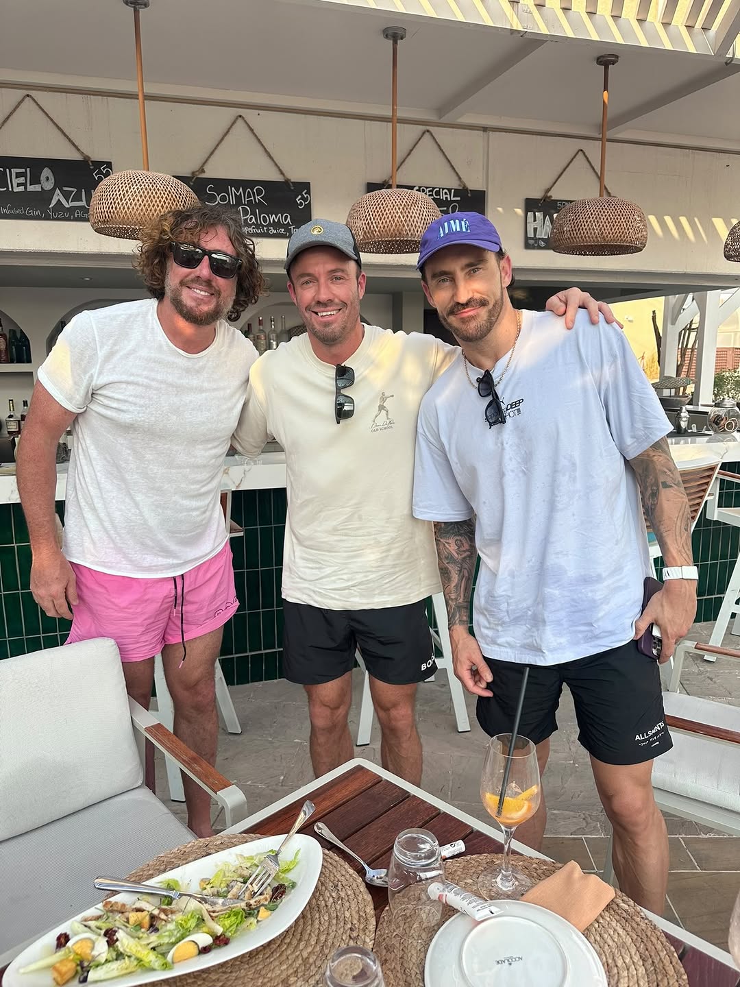 The content you’re all waiting for … lunch time chats with these two legends…my wife did the interviewing (they got the odd word in) 🤭🫣 video incoming 😆 @fafdup and @abdevilliers17