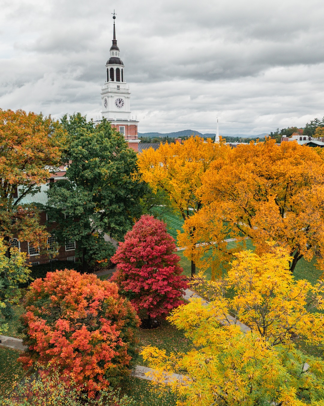 our kind of color theory 🍁 📸: @robertgillphoto @klenhart @sharkycj and @sophiascull ‘25